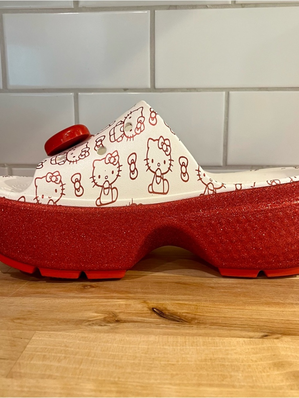 Hello Kitty x Crocs Stomp Red Glitter Platform Slides Size 8 Y2k Sanrio Sandals - Picture 12 of 12